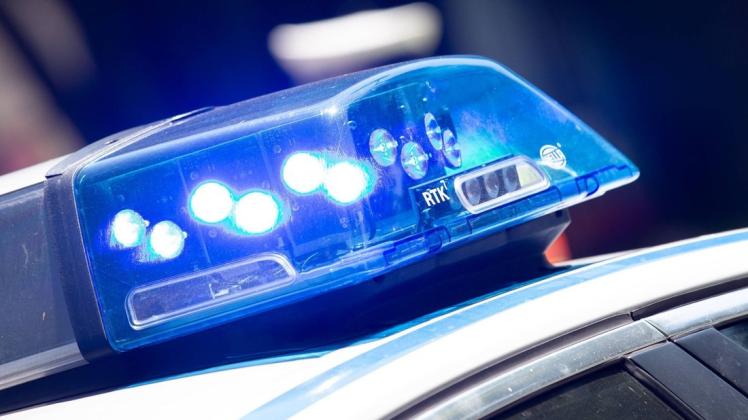 Eine Frau in Passau wurde beinahe vergewaltigt - Polizisten kommen ihr zu Hilfe. Symbolfoto: imago images / Alexander Pohl