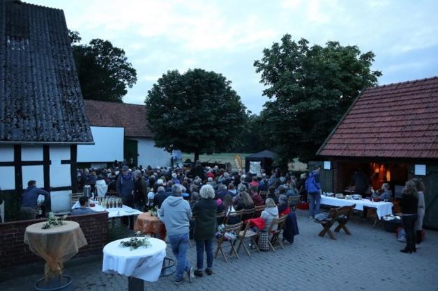 Auf dem Biolandhof Hellbaum fand die jüngste Veranstaltung der "Sommerflimmern-Reihe" statt. Foto: Franziska Heumann.
