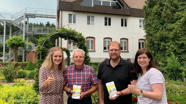 Auf die Hümmlinger Pilgertour 2019 machen (v. l.) Julia Sommer, Gerd Schwalbe, Frank Rickermann und Andrea Schmees vom Vorbereitungsteam aufmerksam. 