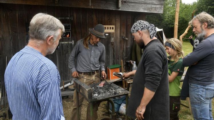 Besonders faszinierend: das Formen von Metall. Foto: Helge Holz