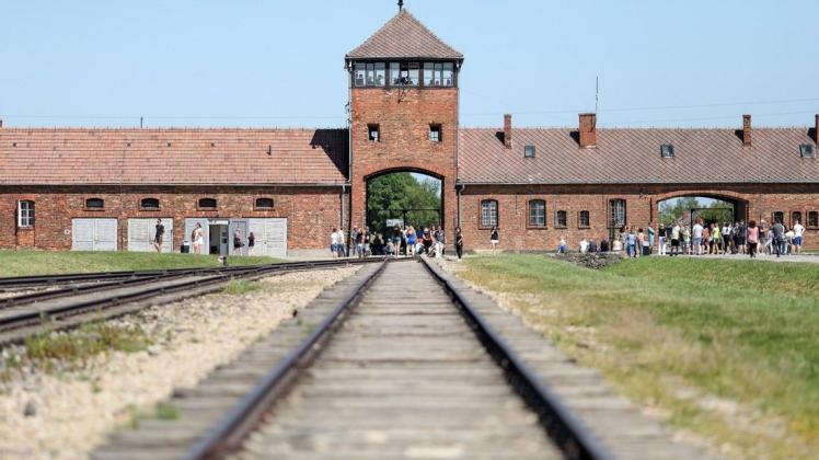 Viele Schulklassen besuchen jedes Jahr das Vernichtungslager Auschwitz-Birkenau. Foto: dpa