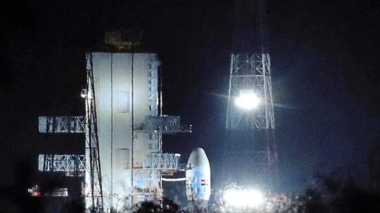 Die Raumsonde „Chandrayaan-2“ steht nach dem abgesagten Start am 15. Juli auf der Satellitenstartrampe MkIII der indischen Raumfahrtbehörde Isro im Satish Dhawan Space Center. 