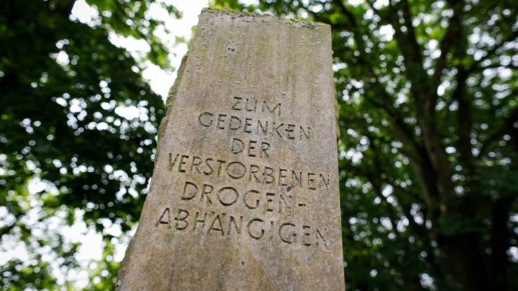 Gedenkstein an der Gertrudenkirche auf dem Gelände des Ameos-Klinikums in Osnabrück. Foto: Archiv/David Ebener
