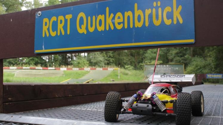 Mit seinen Offroad-Buggys fährt das RC Racing Team Quakenbrück auf der eigenen Strecken, dem Eichenring. 