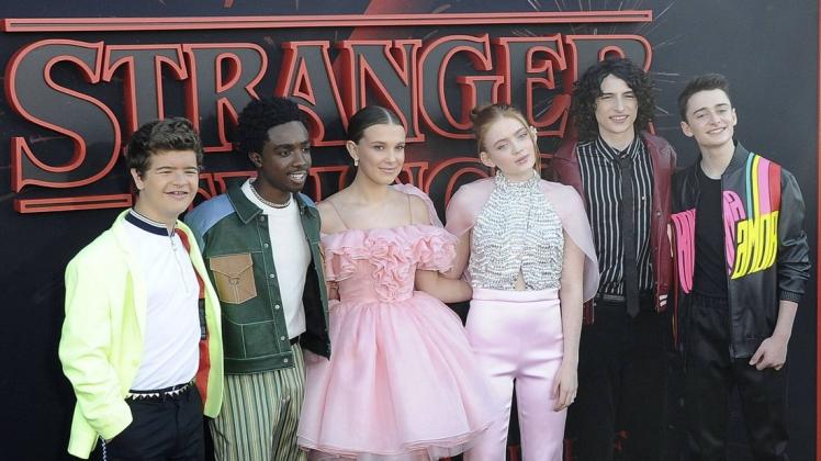 "Stranger Things" ist eine der erfolgreichsten Netflix-Eigenproduktionen. Hier posieren die Schauspieler bei der Weltpremiere der 3. Staffel Ende Juni in Santa Monica. 