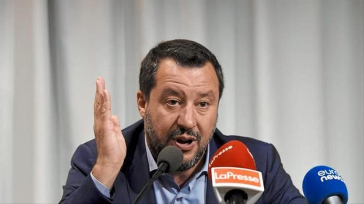 Matteo Salvini, Innenminister von Italien, spricht auf einer Pressekonferenz. 