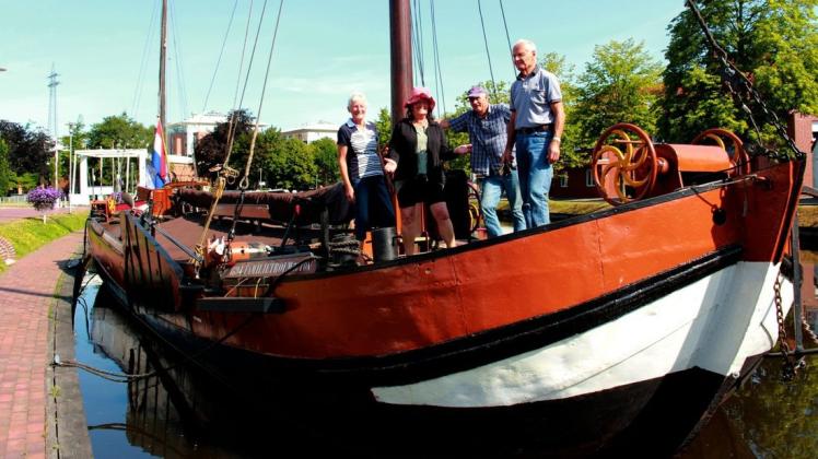 Am Freitagvormittag ist der Hauptkanal um ein Traditionsschiff reicher: Die „Familietrouw“ aus Veendam ist für drei Wochen zu Gast. 