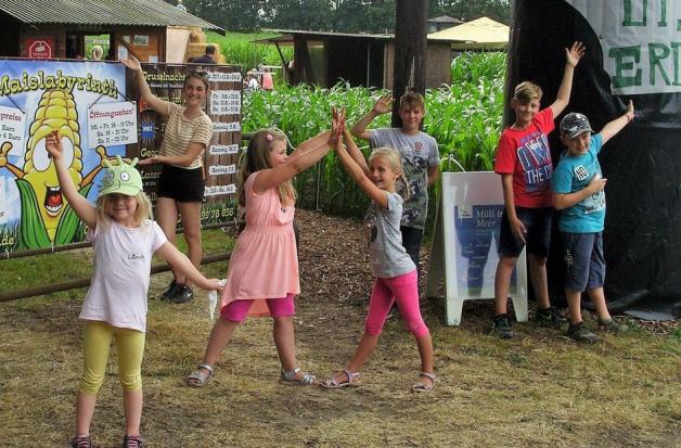 Kinder haben Spaß im Maislabyrinth in Elmeloh. Martina Brünjes