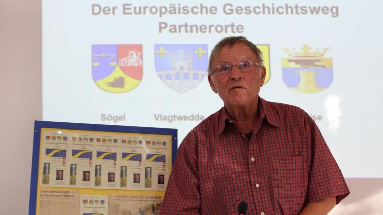 Sögels Ehrenbürgermeister Heiner Wellenbrock will den Europäischen Geschichtsweg wieder attraktiver machen. Foto: Christian Belling