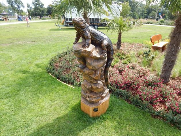 Blumenschau 2019: Mit einer Live-"Carving"-Vorführung begeisterte Künstler Steffen Merla aus Elisabethfehn am Samstag zahlreiche Besucher in Papenburg. Foto: Insa Pölking Blumenschau 2019: Mit einer Live-"Carving"-Vorführung begeisterte Künstler Steffen Merla aus Elisabethfehn am Samstag zahlreiche Besucher in Papenburg. Foto: Insa Pölking