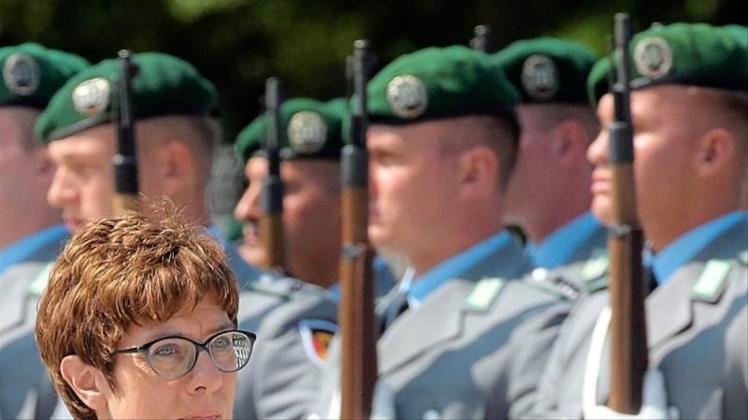 Für Verteidigungsministerin Annegret Kramp-Karrenbauer ist klar, dass Deutschland den Weg in Richtung zwei Prozent des Bruttoinlandsproduktes fürs Militär gehen muss. 