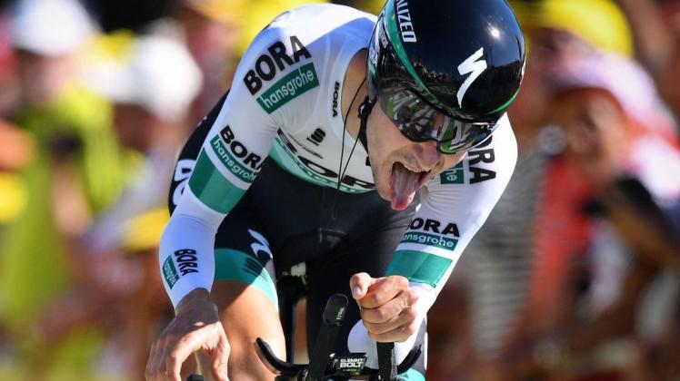 Zunge raus: Der Deutsche Emanuel Buchmann beeindruckt mit seinen starken Leistungen bei der Tour-de-France. Foto: picture alliance/dpa