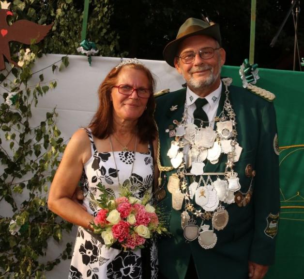 Gerd Leder und seine Frau Bärbel regieren das Ostercappelner Schützenvolk. Foto: Heidrun Mühlke