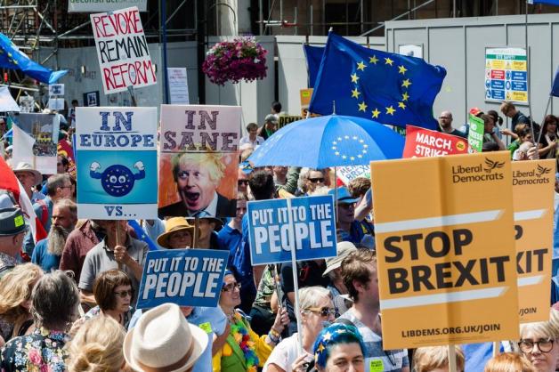 In London demonstrierten im Juli zehntausende gegen den Brexit und die Wahl Boris Johnsons zum Tory-Leader. Foto: imago images/Wiktor Szymanowicz/NurPhoto