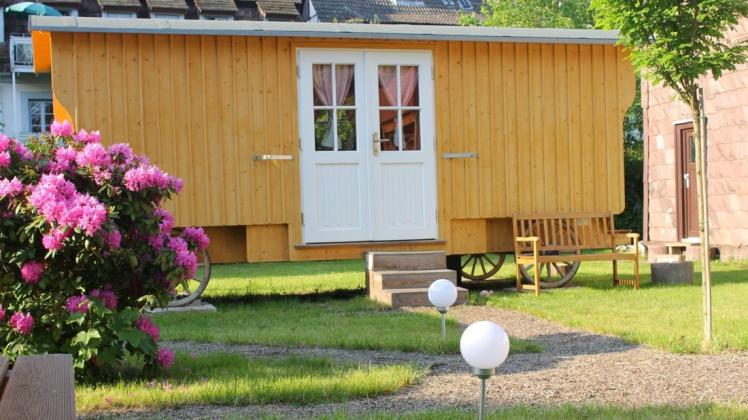 Manege frei: Schlafen im urigen Charme eines neu gebauten Zirkuswagens. Foto: Thomas Brill