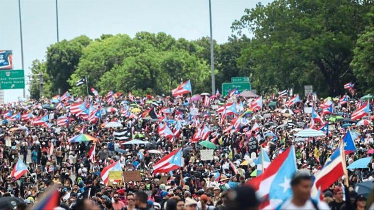 Beobachter sprechen von der wohl größten Demonstration in der Geschichte Puerto Ricos. 