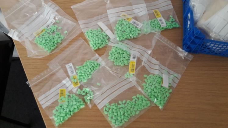 Ungefähr 900 Ecstasy-Tabletten hat ein Zeuge bei der Gartenarbeit in Fürstenau gefunden. Foto: Polizei Osnabrück