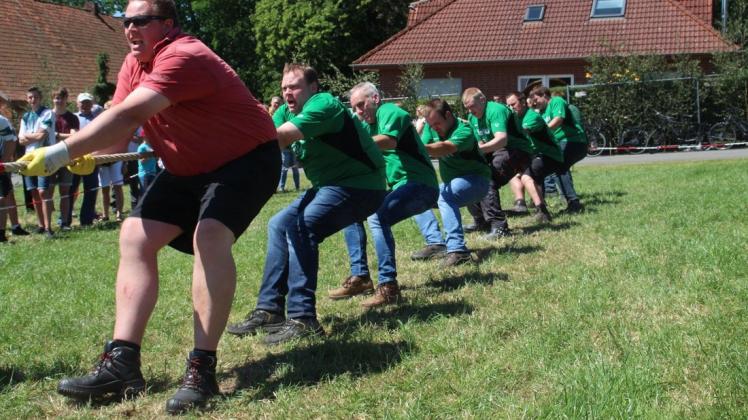 Mit ausgefeilter Taktik erwies sich das Team der „Bergverein-Gentlemen“ als Sieger und konnte den begehrten Pokal entgegennehmen. 