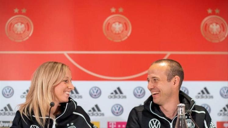 Co-Trainer Patrik Grolimund und Kathrin Hendrich bei der Pk der deutschen Frauen-Nationalmannschaft. 