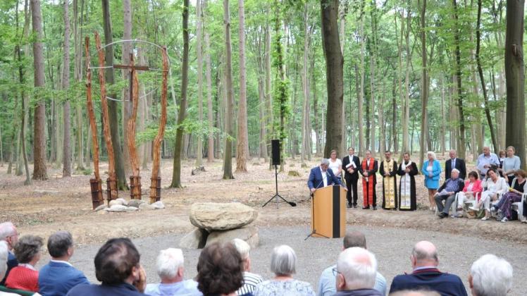 Auf dem Andachts- und Gebetsplatz im Spahner Südholz wurde der Bestattungswald feierlich eröffnet. 