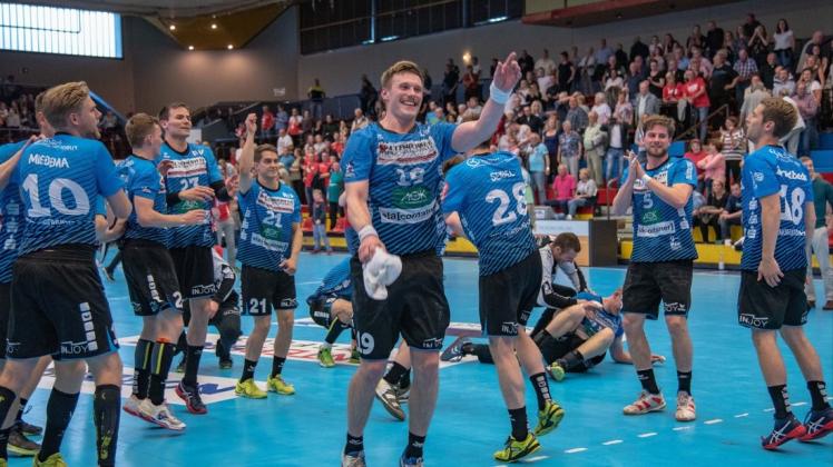 Ausgelassener Jubel: Die HSG Nordhorn-Lingen hat das Ziel Bundesliga erreicht. Foto: Leißing