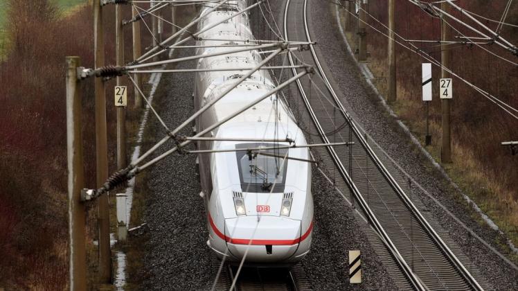 Die Deutsche Bahn hat mit der Sanierung der ICE-Strecke Hannover-Göttingen begonnen. Symbolfoto: dpa
