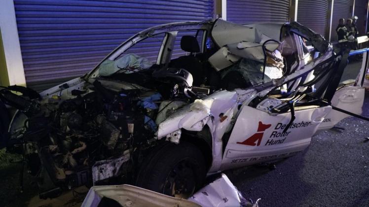 Zwei Personen wurden bei dem Unfall schwer verletzt. Ein Mann erlitt leichte Verletzungen. 