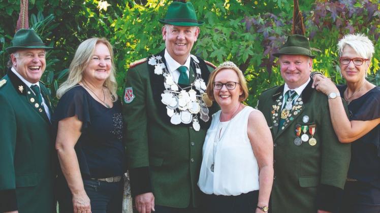 Freuen sich auf das Fest: (von links) Alwin Lemp, Barbara Lemp, Karl-Heinz III. Piepenbrink, Gabriele II. Wurm, Franz-Georg Wurm, Kerstin Piepenbrink. Foto: Schützenverein Wellingholzhausen