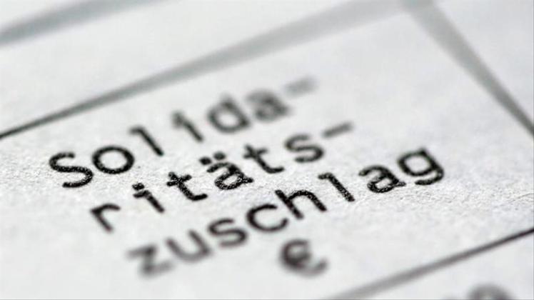 Union und SPD haben im Koalitionsvertrag verabredet, dass 90 Prozent der Soli-Zahler den Zuschlag ab 2021 nicht mehr zahlen müssen. 