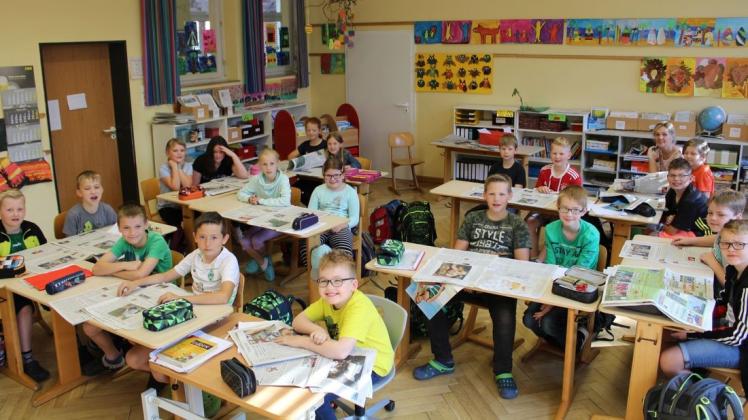 Das Kennenlernen der Ems-Zeitung hat für die Dritt- und Viertklässler der Grundschule in Hilkenbrook in den vergangenen zwei Wochen auf dem Stundenplan gestanden. Foto: Christian Belling