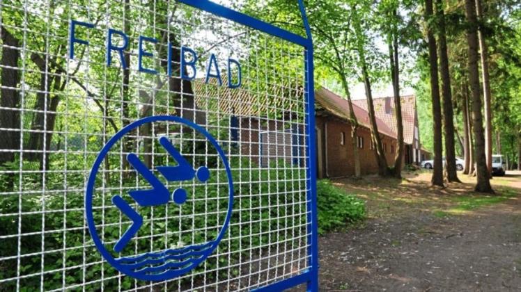 Auf dem Freibadgelände am Papenburger Waldstadion soll nach politischer Willensbekundung ein kombiniertes Hallen- und Freibad entstehen. 