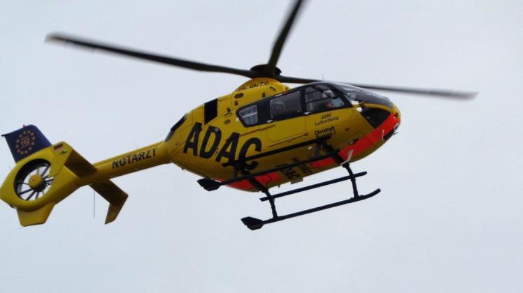 Sieben Menschen sind am Sonntag bei einem Verkehrsunfall in Borgholzhausen verletzt worden – darunter drei Kinder. An den Rettungsmaßnahmen war auch ein Helikopter beteiligt. Symbolfoto: Ludger Jungeblut