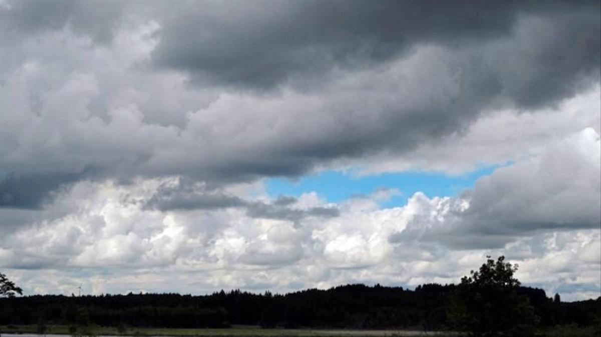 Turbulentes Wetter Mit Kräftigen Gewittern über | NOZ