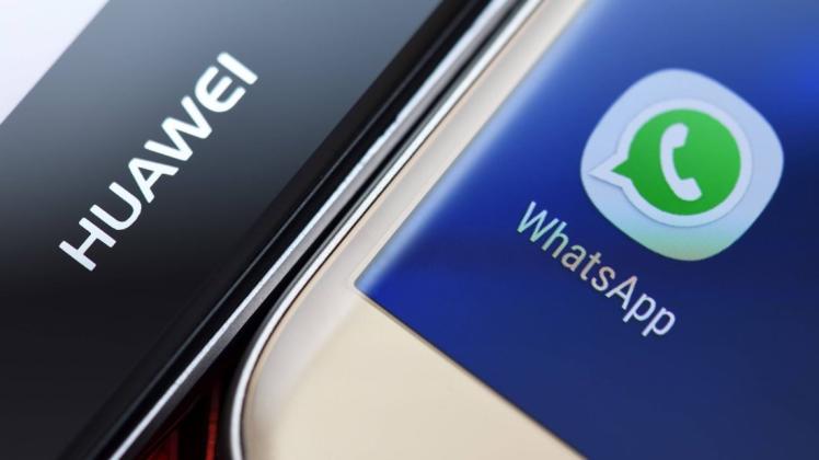 Huawei bekommt zukünftig keinen Zugriff mehr auf Googles Android und Facebooks Apps, darunter Whatsapp. Foto: imago images / Christian Ohde