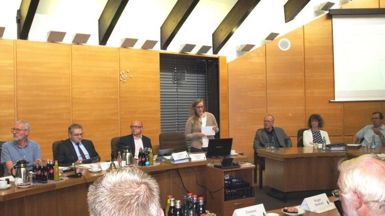 Beifall von den Ausschussmitgliedern erhielt Hanna Wiegmann für ihre Ausführungen zum Blühstreifenmanagement im Hasetal.  Foto: Gerd Mecklenborg