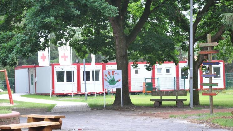 Provisorium bei der Waldschule: In diesen Containern des Deutschen Roten Kreuzes sind eine Regel- und eine Krippengruppe untergebracht. Die Übergangslösung firmiert unter dem Namen "Kita Waldwichtel". 