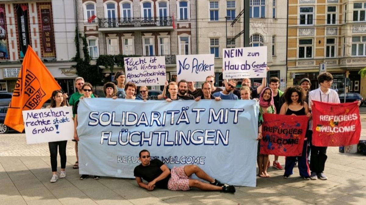 Rostock Rostock hilft demonstriert gegen Asylrechtsverschärfung SVZ