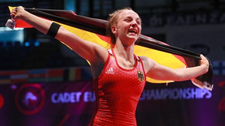 Ehrenrunde mit Fahne: Europameisterin Rebekka March