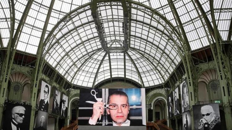 Zahlreiche Porträts erinnern im Grand Palais an Karl Lagerfeld. 