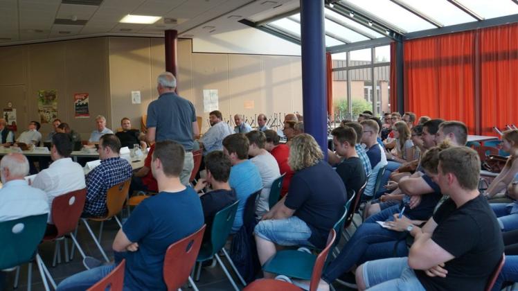 Etwa 30 junge Leute waren zu Gast im Werlter Samtgemeinderat. Fragen zum Thema Sperrstunde hatte niemand. 
