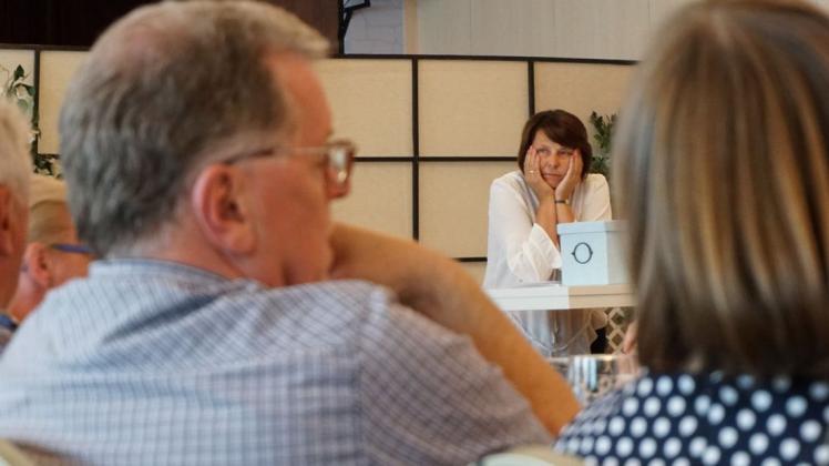 Susanne Breiwe blickt mit sorgenvoller Miene auf die CDU Hasbergen. Sie scheiterte mit dem Versuch, sich über eine Doppelspitze im Amt zu halten. Foto: Friedrich Niemeyer