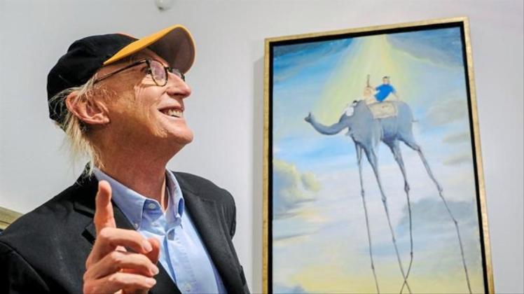 Immer zu Scherzen aufgelegt: Otto Waalkes bei der Eröffnung der Ausstellung „Otto Coming Home - he kummt na Huus“ in der Kunsthalle Emden. 