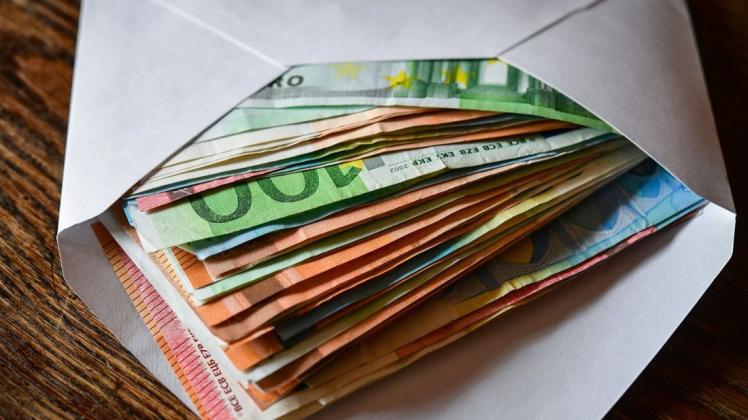 Ein 83-Jähriger hat auf einem Rastplatz bei Oldenburg 10.000 Euro liegengelassen. Symbolfoto: dpa