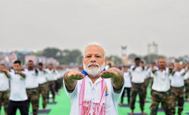Indiens Regierungschef Narendra Modi hat in Jharkhand am Yoga teilgenommen. Foto: AFP PHOTO / SOURCE / PIB 