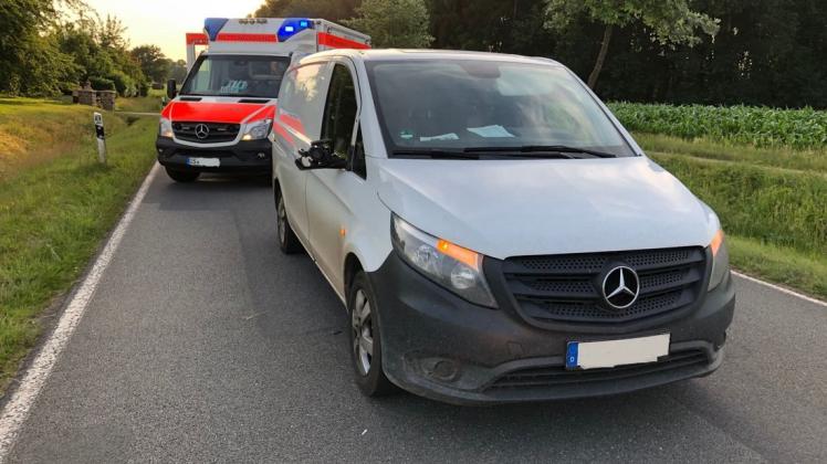 Der Jogger wurde von dem herannahenden Transporter mit dem rechten Außenspiegel erfasst. Foto: Herbert Kempe