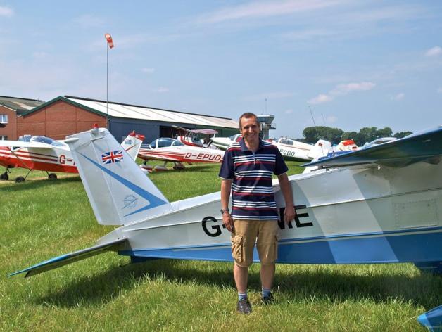 Für die Gäste aus England, wie Derek Hampson, organisierte Heiner Wilms eine Fahrt zu den Flugplätzen Feldmarschalls Montgomery. Foto: Conny Rutsch        
