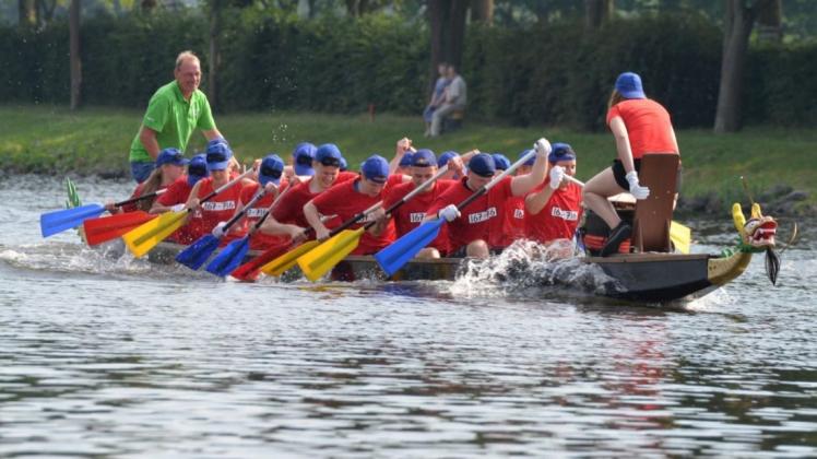 Der 15. Lingener Drachenbootcup findet am 29. Juni auf dem Dortmund-Ems-Kanal statt. Foto: Wilfried Roggendorf
