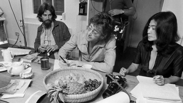 Ein enges Paar: Gemeinsam arbeiteten John Lennon und Yoko Ono auf ihrem Anwesen "Tittenhurst" am Album "Imagine". Hier schrieben sie das gleichnamige Lied, das zur Hymne der Friedensbewegung wurde. Foto: Yoko Ono