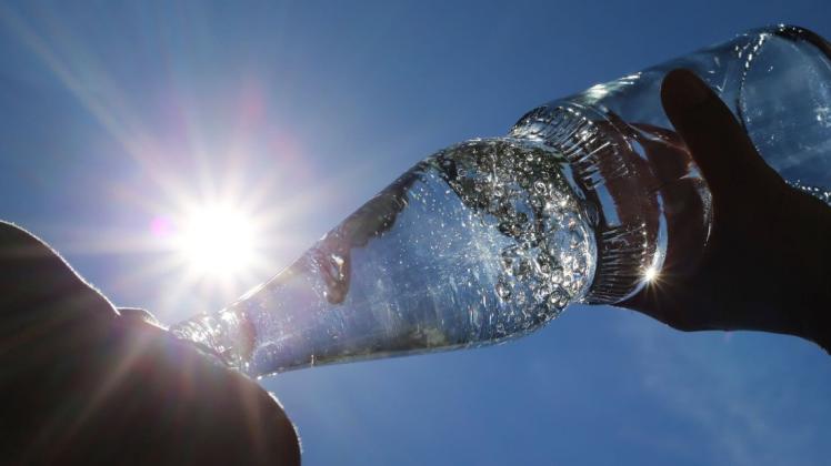 Die Deutschen trinken so viel Mineralwasser wie nie zuvor: 150 Liter pro Kopf im Jahr 2018. 11,7 Milliarden Liter waren es laut dem Verband Deutscher Mineralbrunnen insgesamt. Foto: dpa/Karl-Josef Hildenbrand