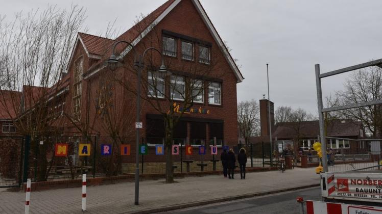 Da die Marienschule aus allen Nähten platzt, soll eine zweite Grundschule in Esterfeld Abhilfe schaffen. Errichtet werden soll sie nach Plänen der Stadt an der Versener Straße. 